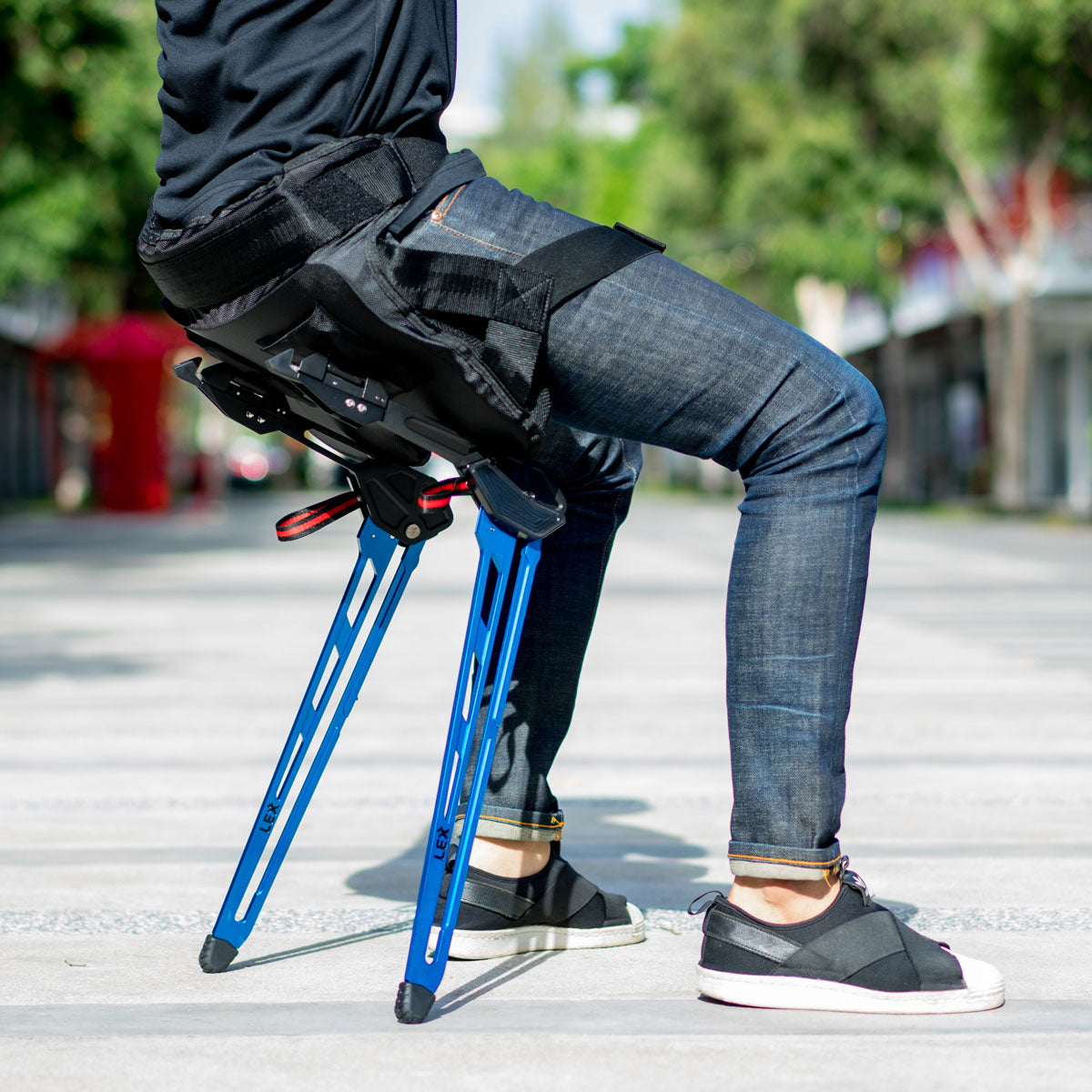 Lex wearable bionic chair Jotunn Blue